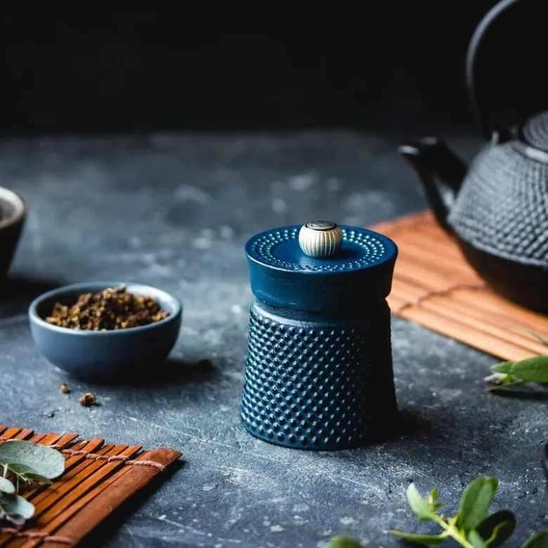 Bali pepperkvern i støpejern 8 cm blå