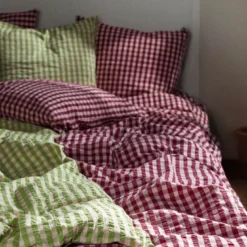 Bæk&Bølge krepp sengetøy 220x220 cm plomme/rosa