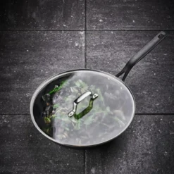 Blue Carbon wok 30,5 cm svart