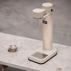Carbonator 3 kullsyremaskin matt hvit