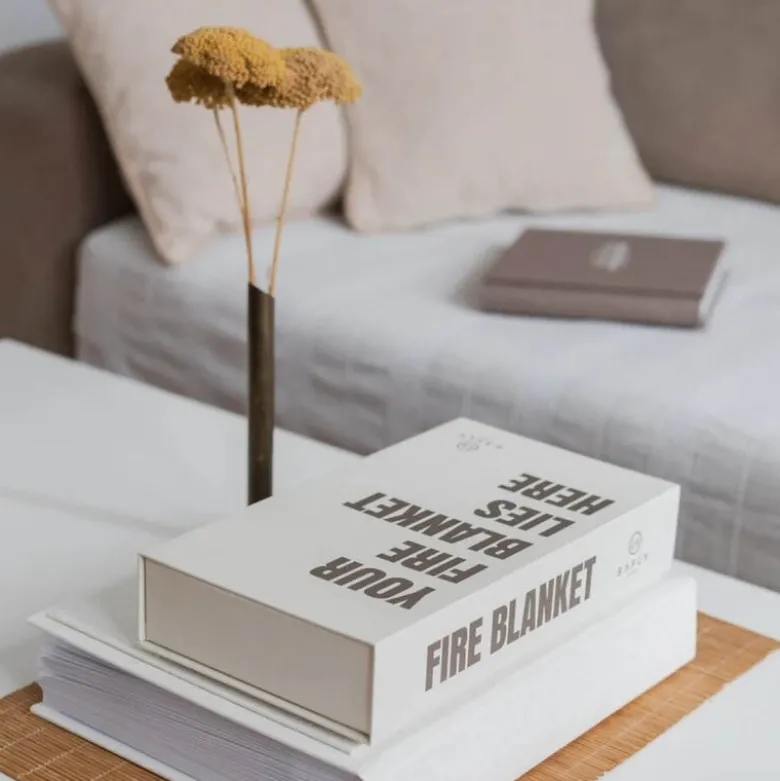 Coffee Table Book med brannteppe 16x28 cm kremhvit