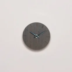 Dark Oak klokke 12 cm mørk eik m/svart viser