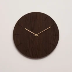 Dark Oak veggklokke 38 cm mørk eik m/kopper viser