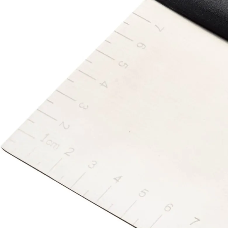 Deigskrape 16,5 cm med mål rustfri svart