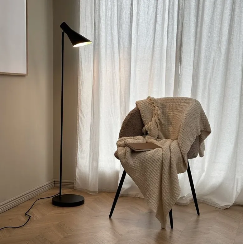DL12 gulvlampe 139 cm svart