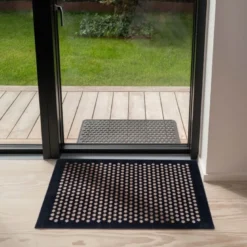 Dot gulvmatte 90x60 cm svart/sand