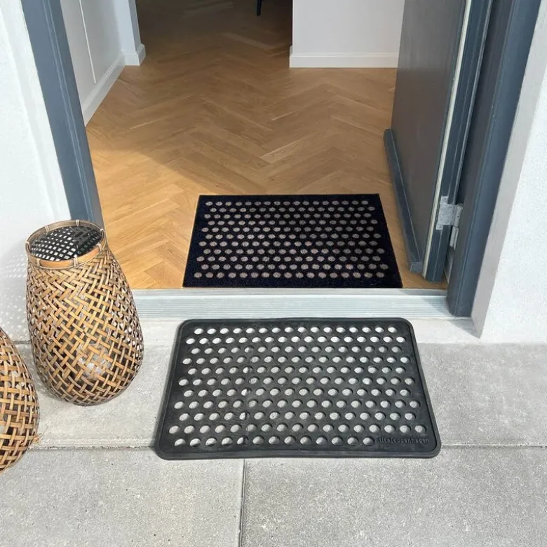Dot gulvmatte 40x60 cm svart/sand