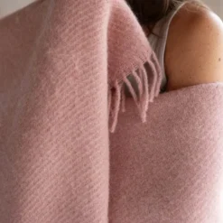 Falketind ullpledd 120x180 cm varm rosa