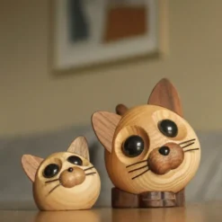 Felix katt trefigur 9 cm ask/valnøtt