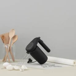 FOODIE håndmikser med tilbehør svart