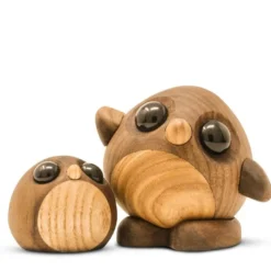 Freddy pingvinunge trefigur 5 cm valnøtt/ask