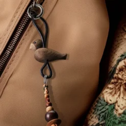 Fugl nøkkelring 6x4,5x3 cm sølv/svart/røkt eik
