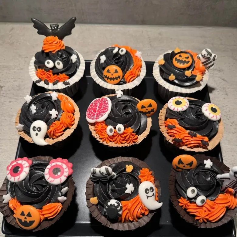 Halloween spiselig kakepynt 8 stk svart/rød/hvit