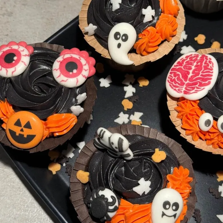 Halloween spiselig kakepynt 9 stk oransje/hvit