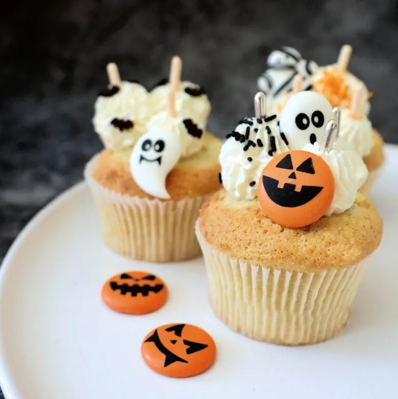 Halloween spiselig kakepynt 9 stk oransje/hvit