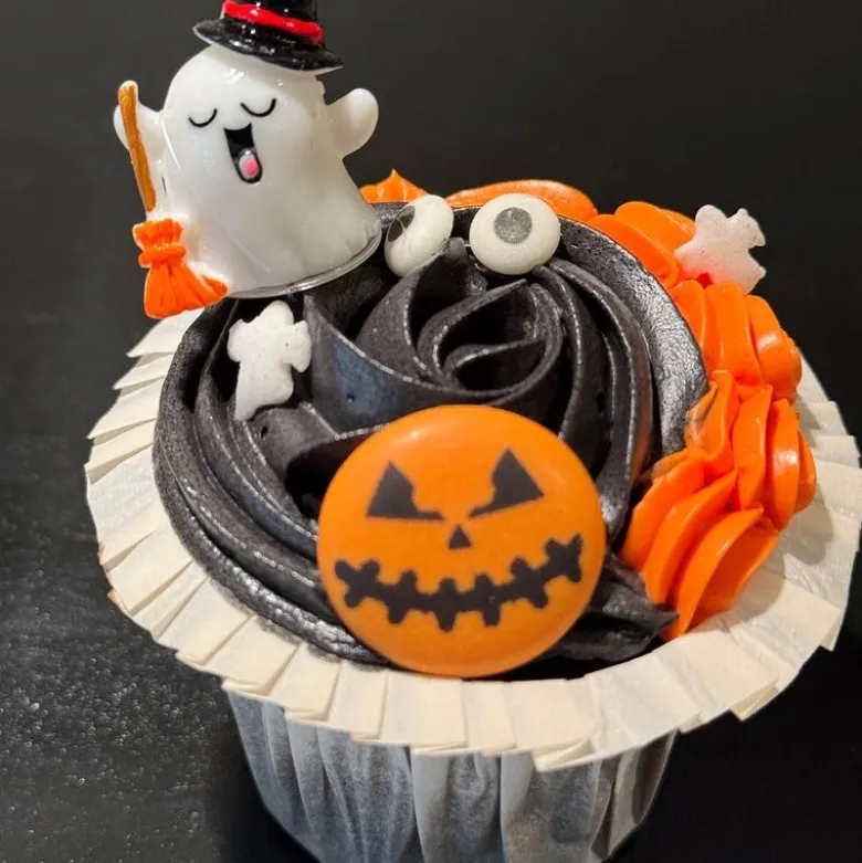 Halloween spiselig kakepynt 9 stk oransje/hvit