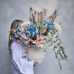Happia blomsterdekorasjon 23 cm blå