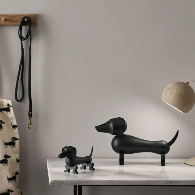 Hund liten mørk beiset