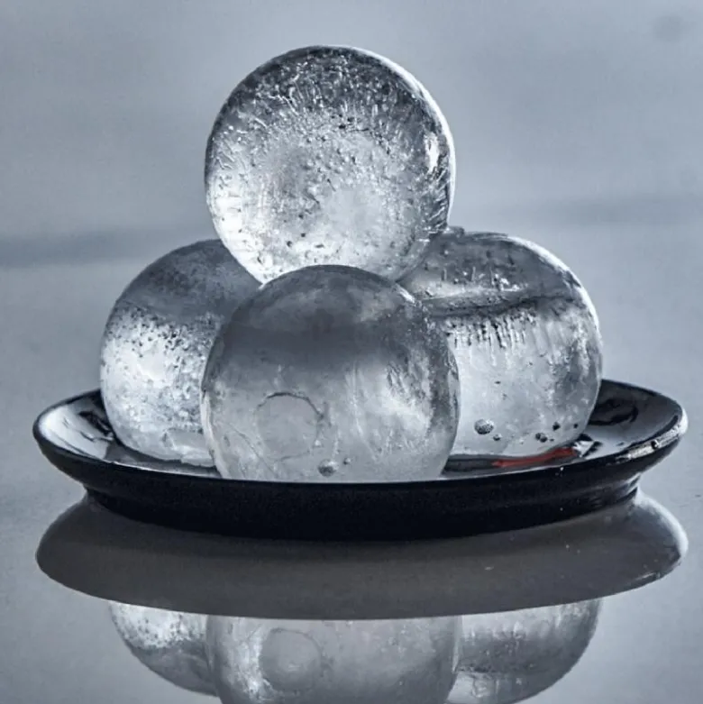 Isbitform kuler m/ lokk 3 cm svart