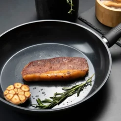 Kitchen Essentials stekepanne 28 cm svart
