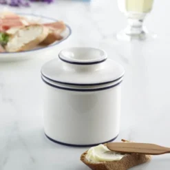Le Bistro smørklokke hvit/blå