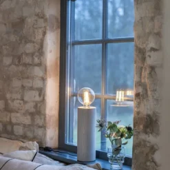 Legna bordlampe 28 cm gråbeiset