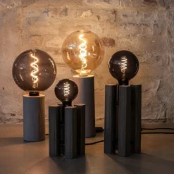 Legna bordlampe 28 cm gråbeiset