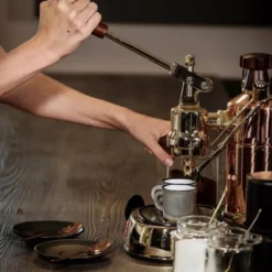 Lever espressomaskin 0,8L professional rame gold kobber