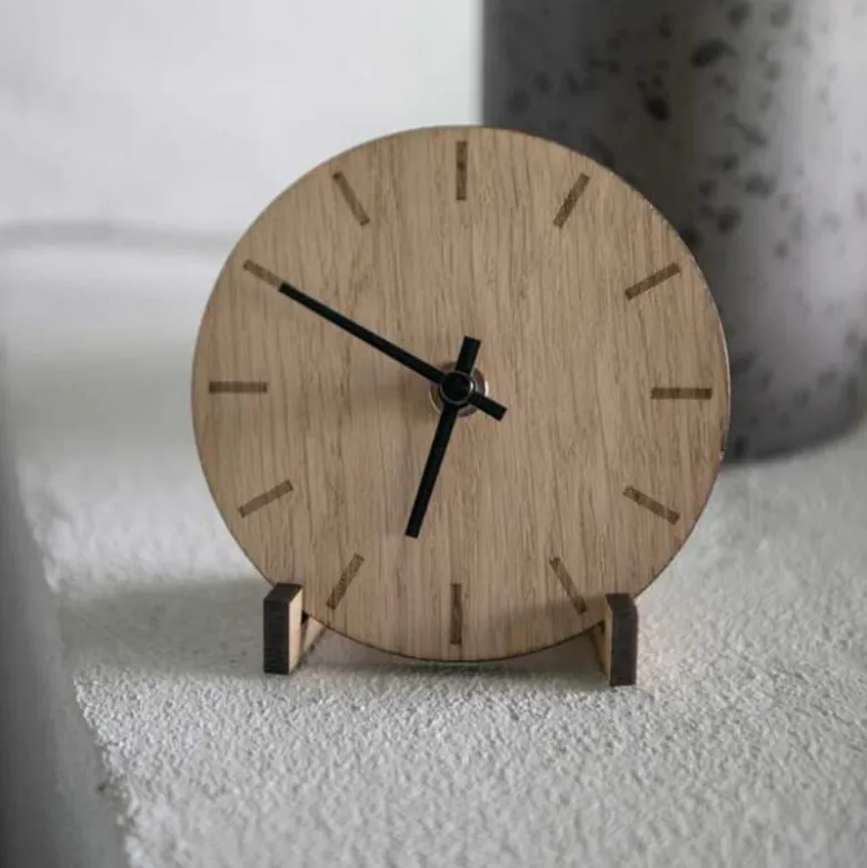 Light Oak klokke 12 cm lys eik m/svart viser