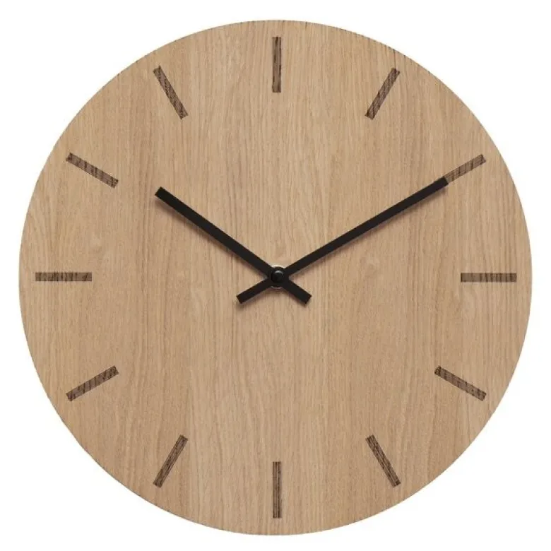 Light Oak veggklokke 28 cm lys eik m/svart viser