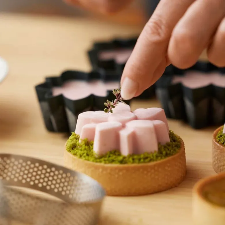 Muffinsform blomst for 6 muffins silikon grå