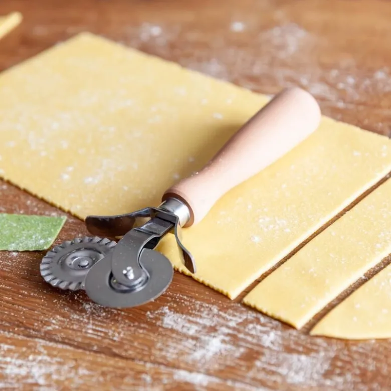 Pastakutter dobbel rustfritt stål/tre