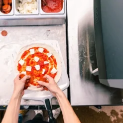 Perforert pizzaspade 35 cm