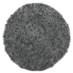 Sitteunderlag new zealand saueskinn kort ull 34 cm light grey