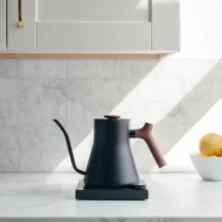 Stagg EKG Pro vannkoker med termostat 0,9L matt svart/valnøtt