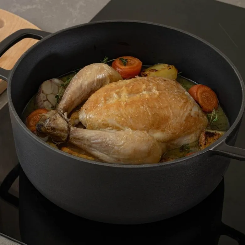 Støpejernsgryte 24 cm 3,8L svart