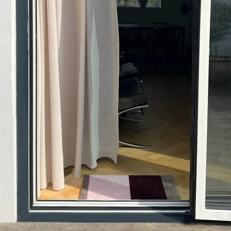 Stripes horisontal gulvmatte 40x60 cm bordeaux/rose/sand