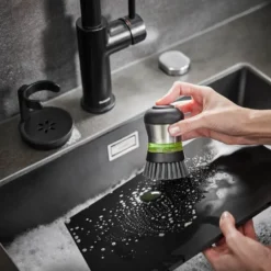 Swift oppvaskbørste med dispenser 50 ml og holder svart