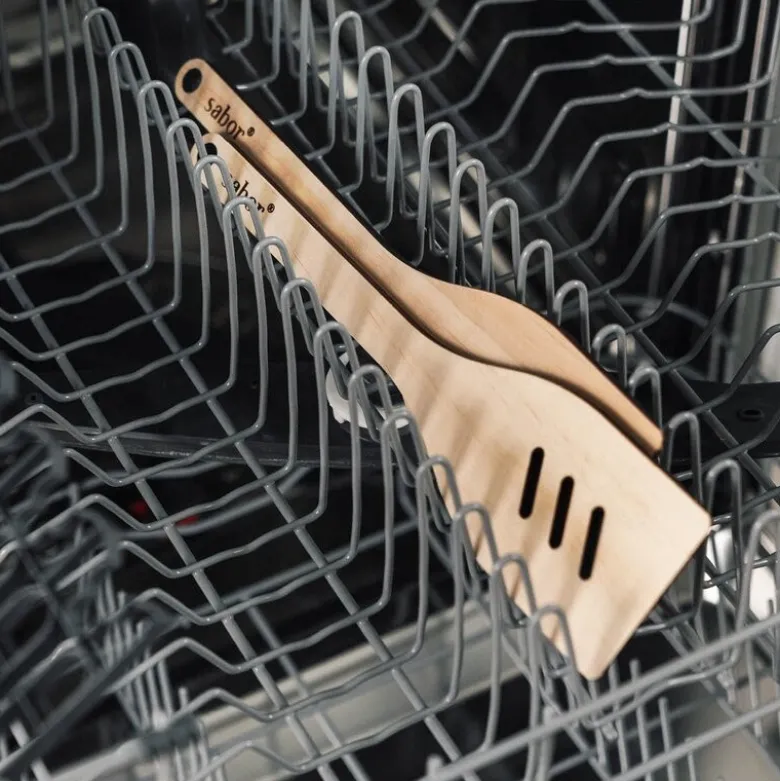Trevig stekespade med hull 30 cm accoya