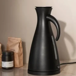 Vannkoker 1,5L matt svart