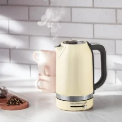 Vannkoker med termostat 5KEK1701EAC 1,7L almond cream